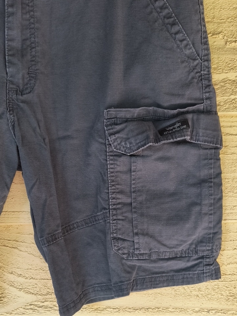 Wrangler Relaxed Fit Cargo Shorts - Picture 3 of 6